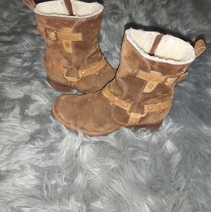 Ugg zip up boots size 5.5